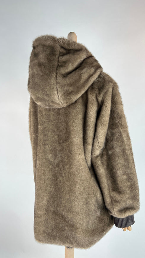 Giacca in eco-pellica con cartellino