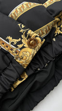 Piumino barocco logo Versace