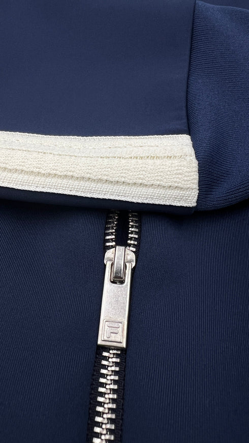 Completo sportivo con cartellino