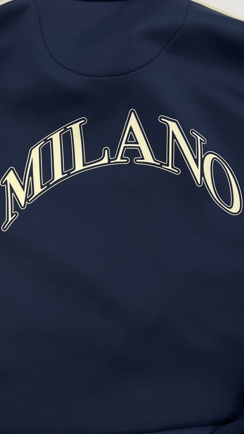 Completo sportivo con cartellino
