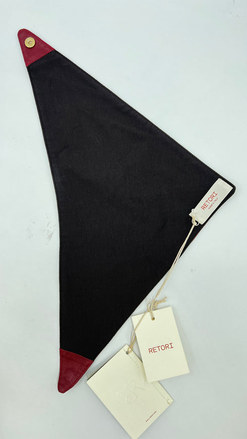 Foulard in pelle con cartellino