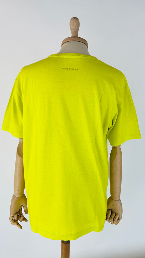 T-shirt con applicazione ricamata