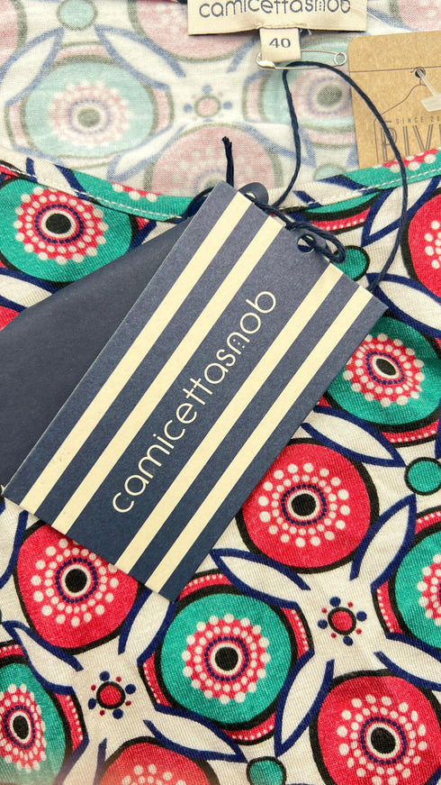 Longsleeve geometrica con cartellino