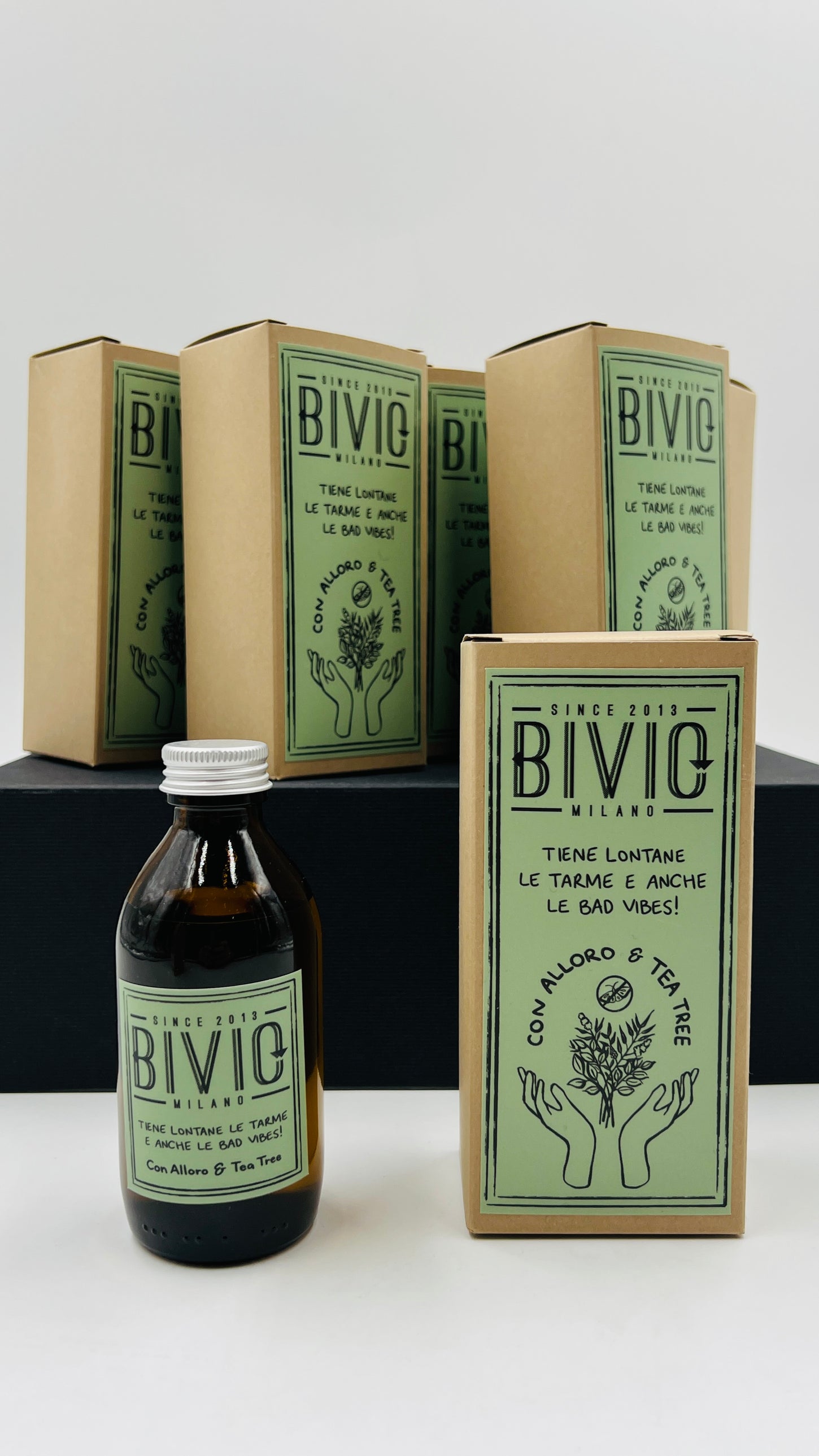 Foto bottiglie e packaging antitarme di Bivio Milano