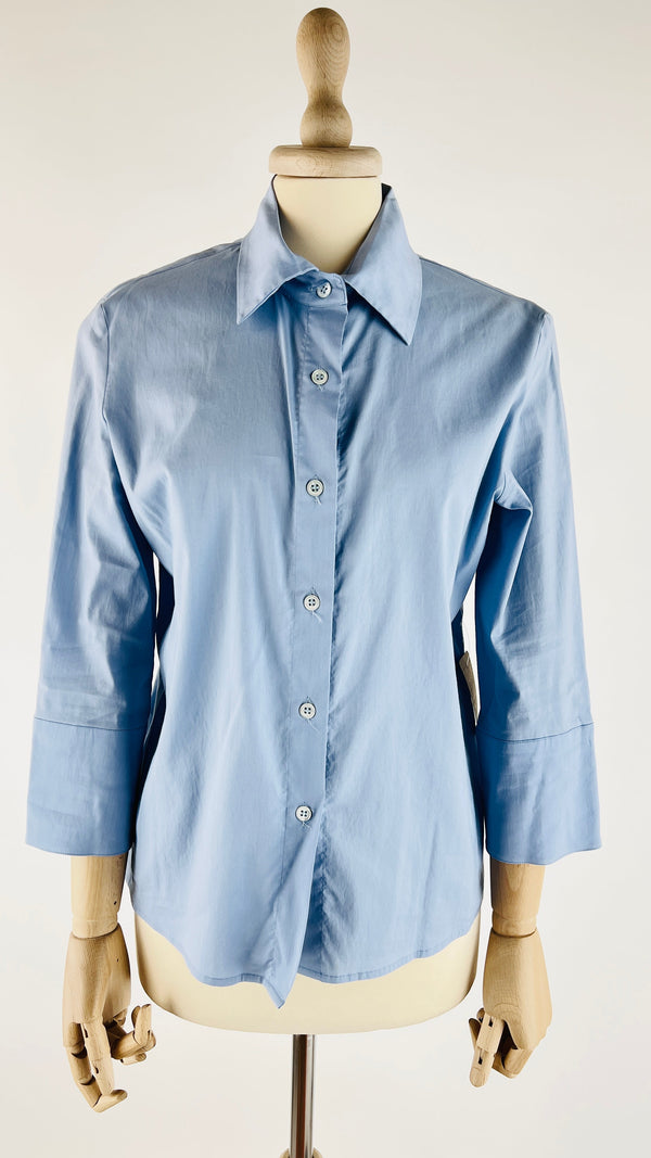 Camicia azzurra corta