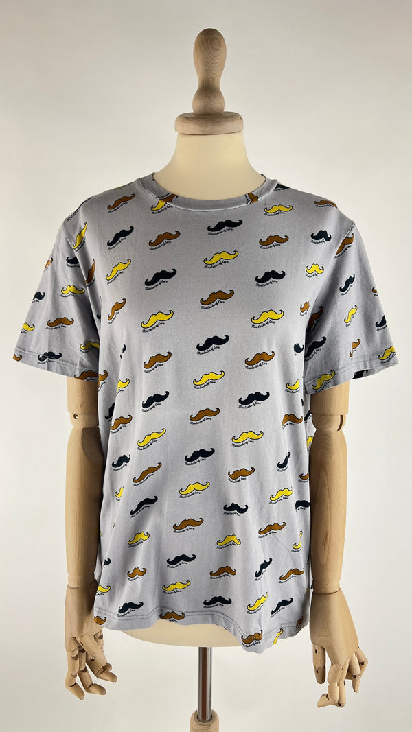 T-shirt con stampa baffi