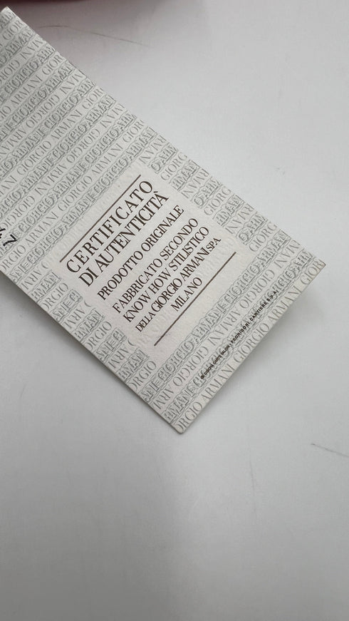 Top elegante con cartellino