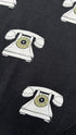 T-shirt nera con stampa di telefoni