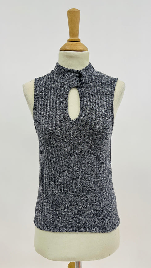 Smanicato in maglia con cartellino