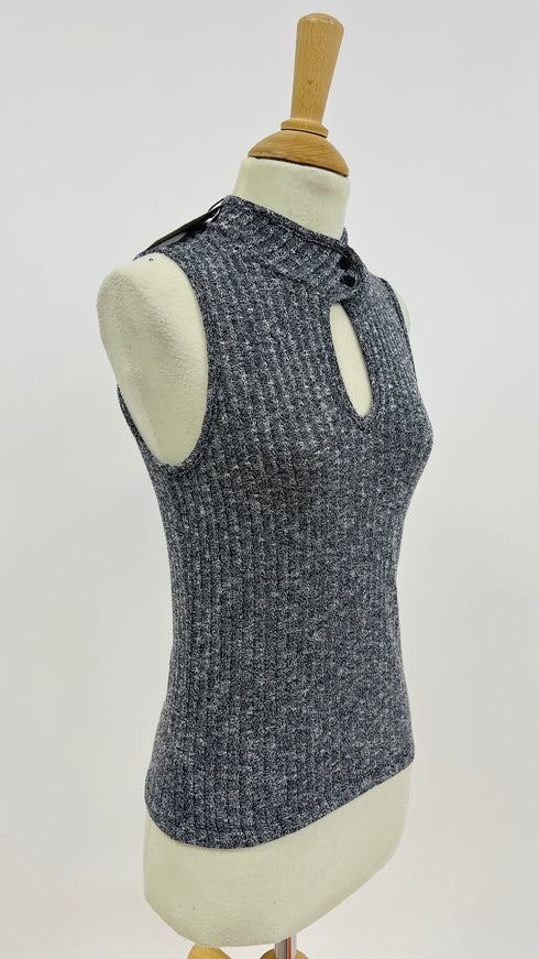 Smanicato in maglia con cartellino