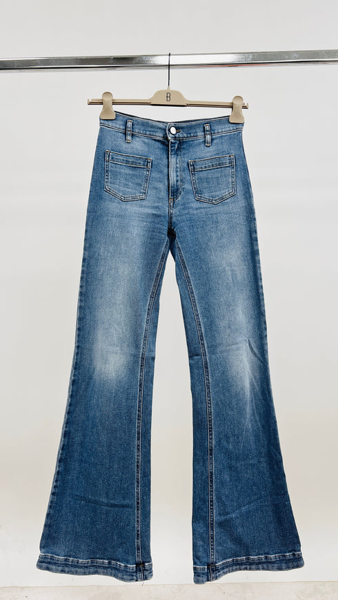 Jeans flare con taschini