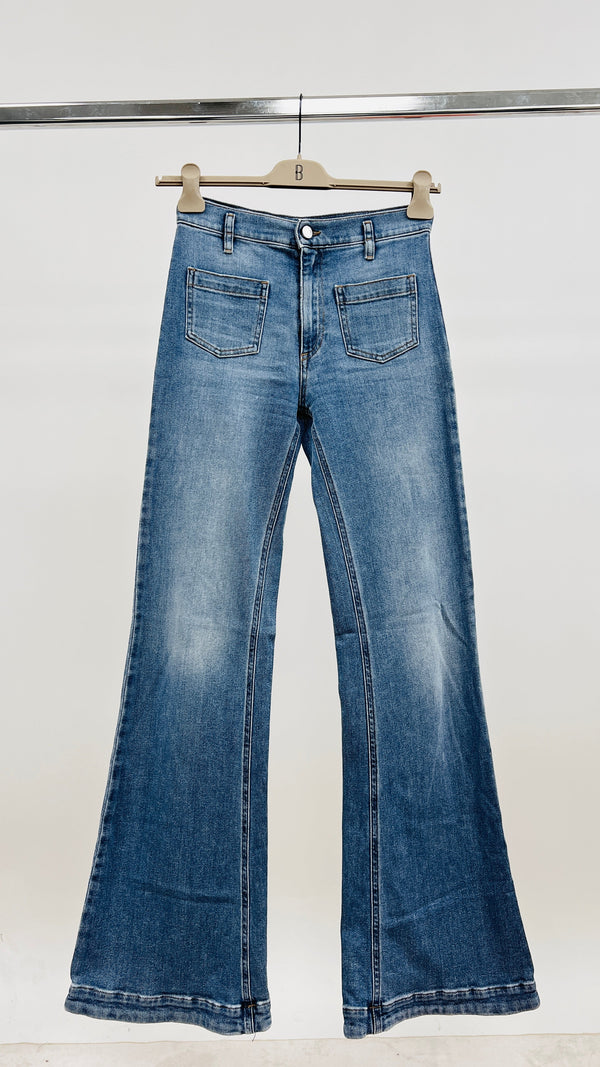 Jeans flare con taschini