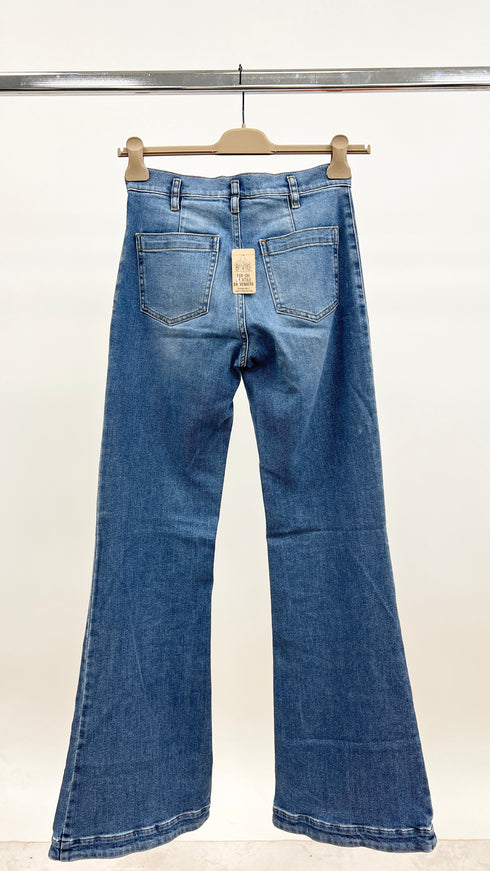 Jeans flare con taschini