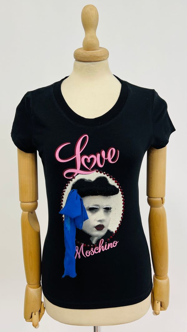 T-shirt pin-up