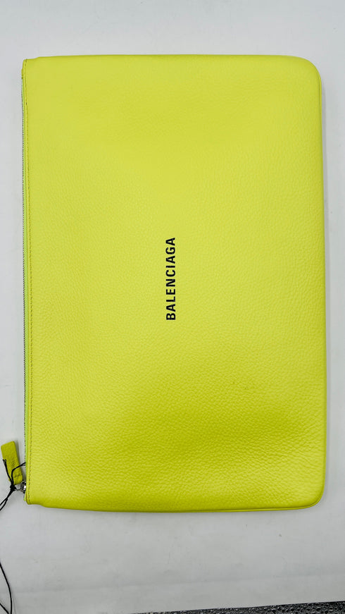 Pochette in pelle neon