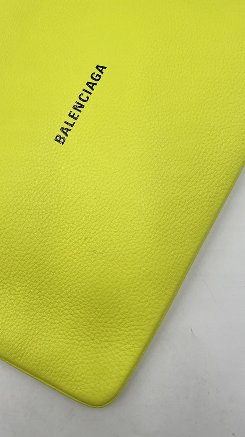 Pochette in pelle neon