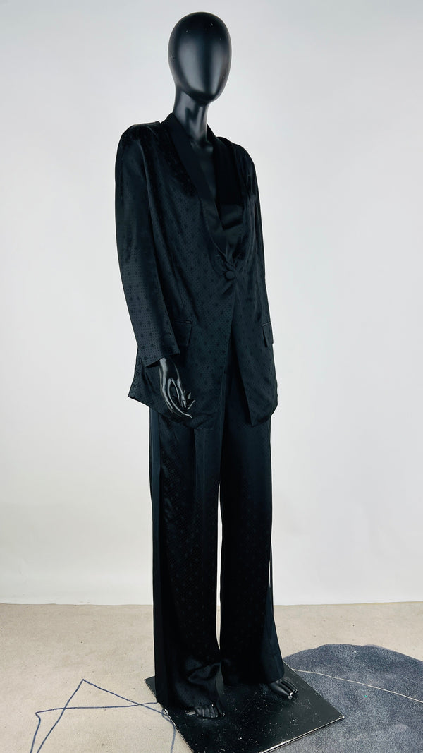 Completo nero in tessuto jacquard satinato