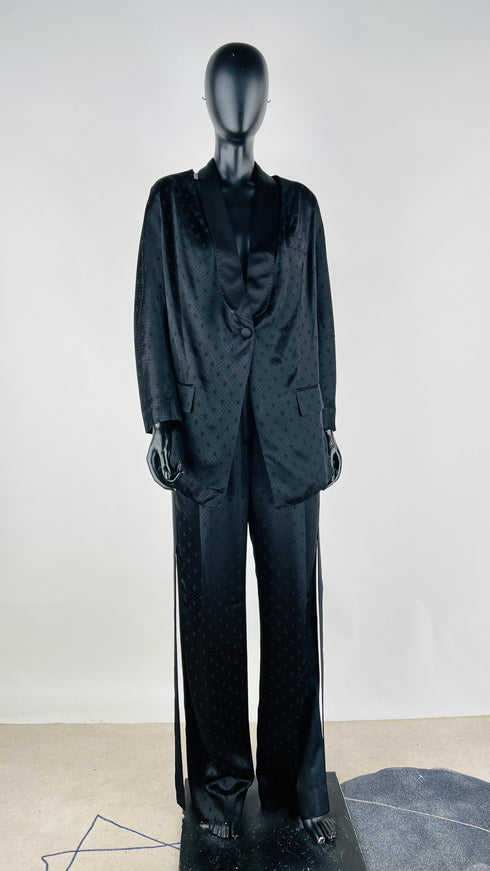 Completo nero in tessuto jacquard satinato