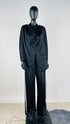 Completo nero in tessuto jacquard satinato