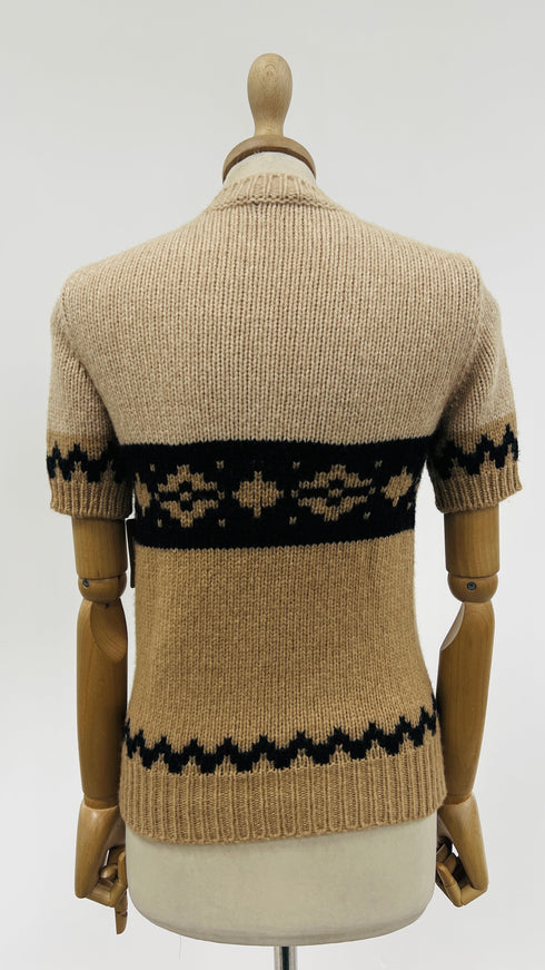 Maglia con motivi geometrici