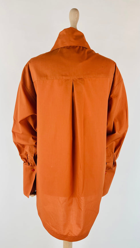 Camicia ricamo "A" cartellino