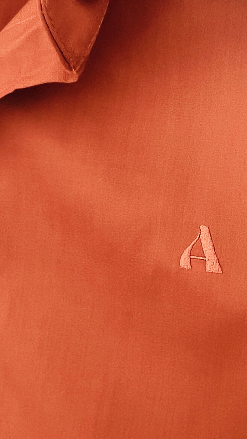 Camicia ricamo "A" cartellino