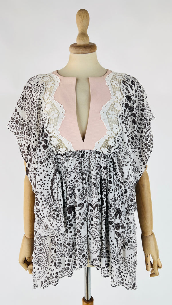 Top floreale con inserti pizzo