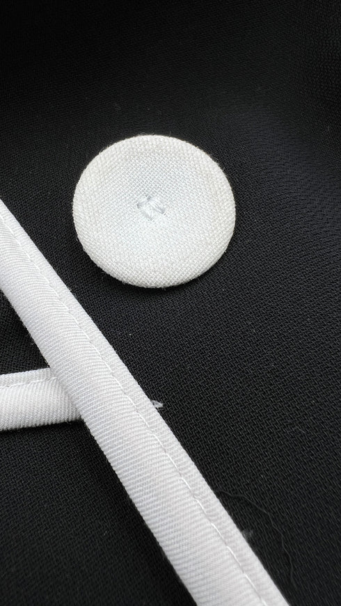 Blazer nero profili bianchi