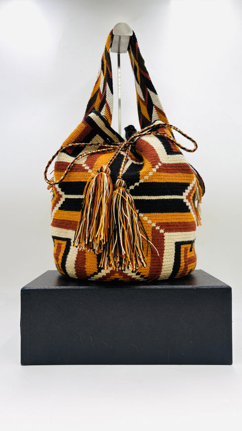 Borsa a secchiello motivo geometrico