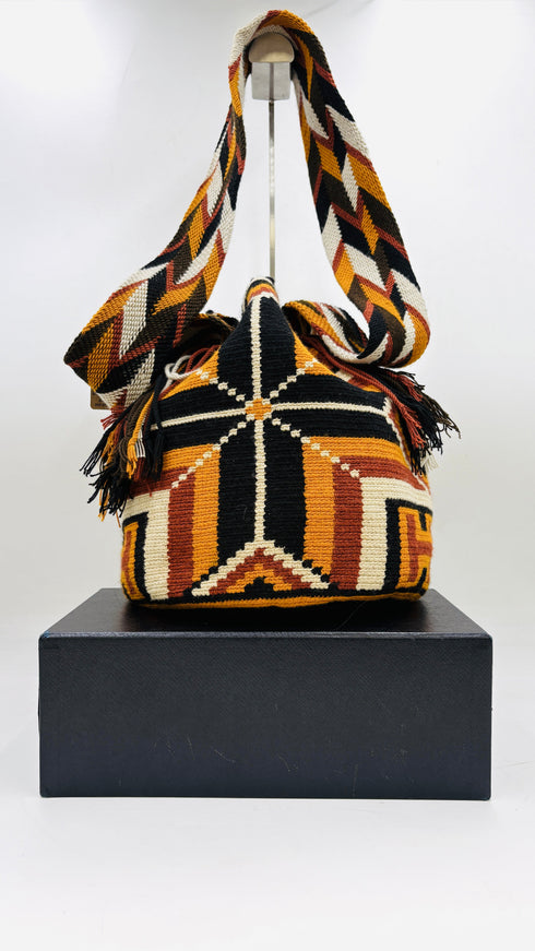 Borsa a secchiello motivo geometrico