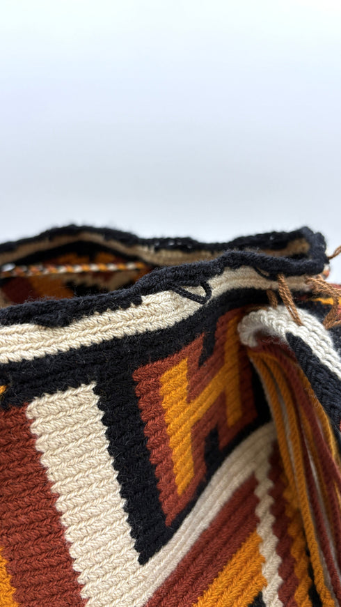 Borsa a secchiello motivo geometrico