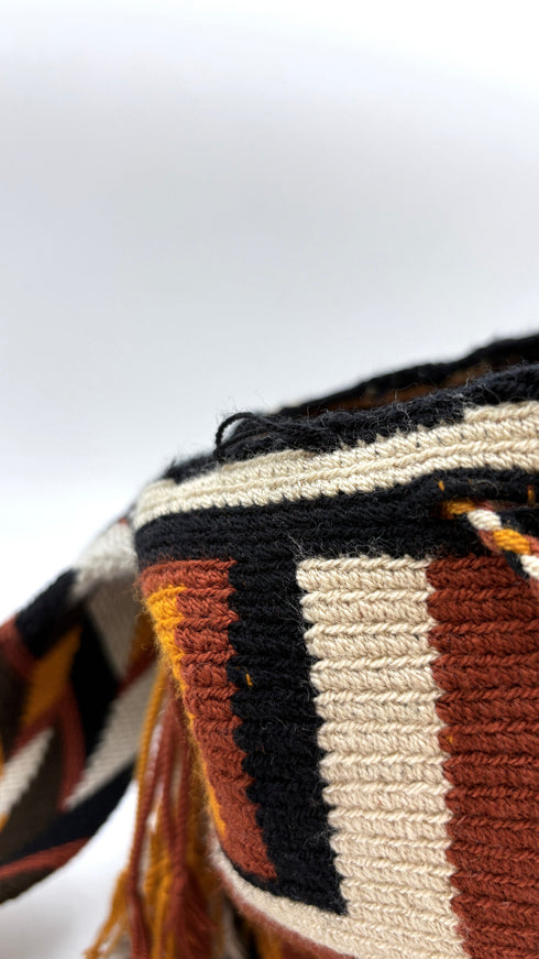 Borsa a secchiello motivo geometrico