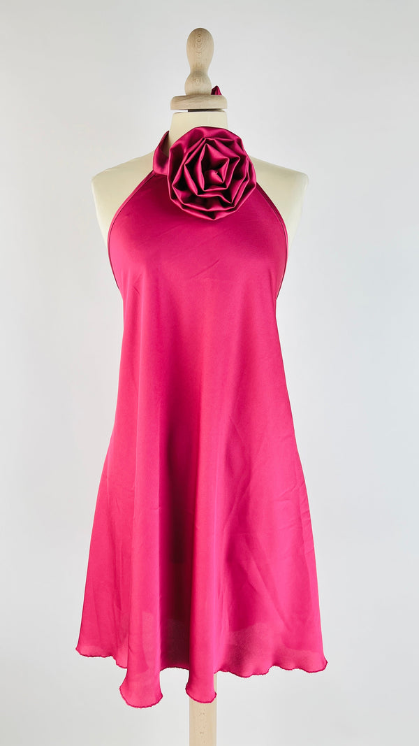 Abito corto con rosa