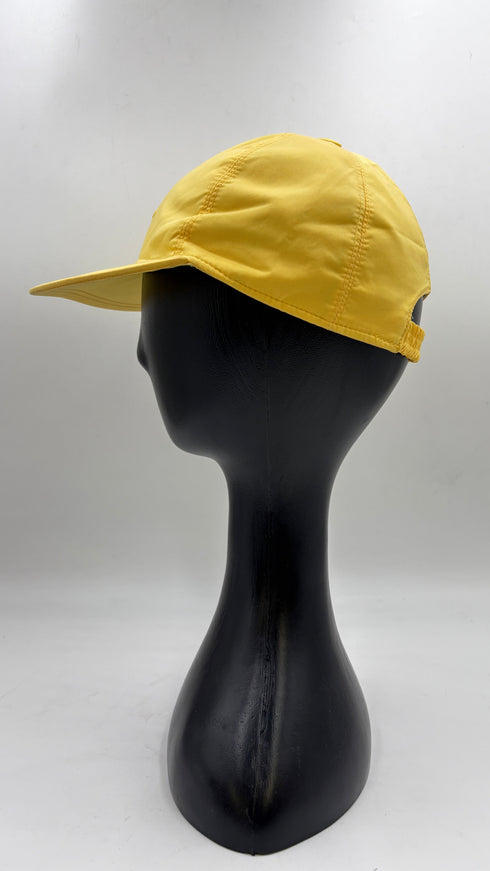 Berretto logato con visiera