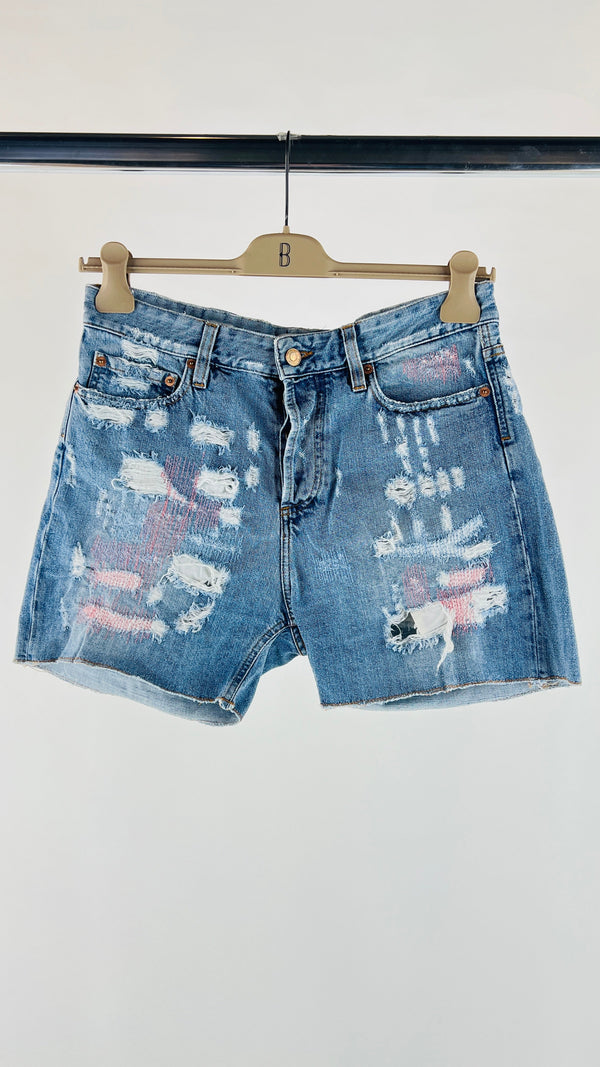Shorts distressed