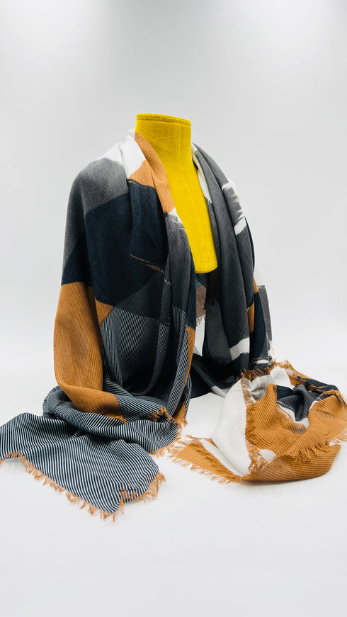 Stola multi-righe sfrangiata