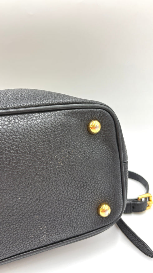 Borsa nera con tracolla