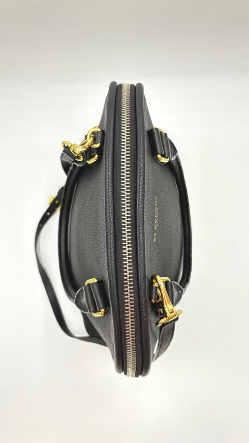 Borsa nera con tracolla