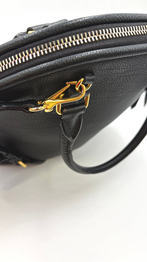 Borsa nera con tracolla