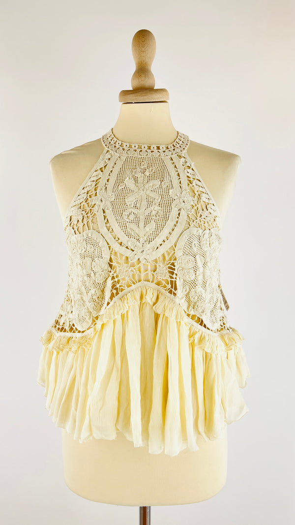 Top in pizzo con volant