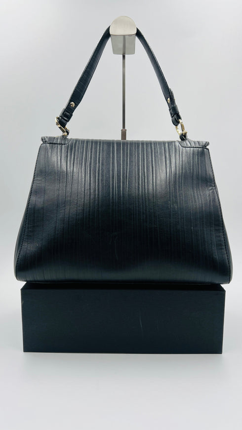 Borsa a spalla con hardware oro