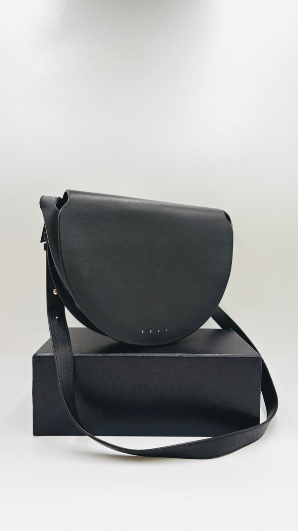 Borsa nera a mezzaluna