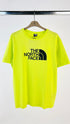 T-shirt fluo stampata con cartellino