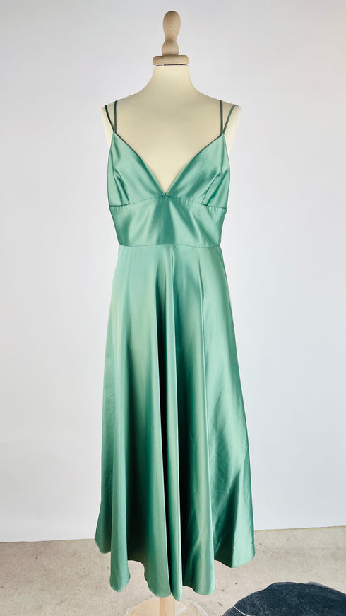 Abito lungo in raso con stola