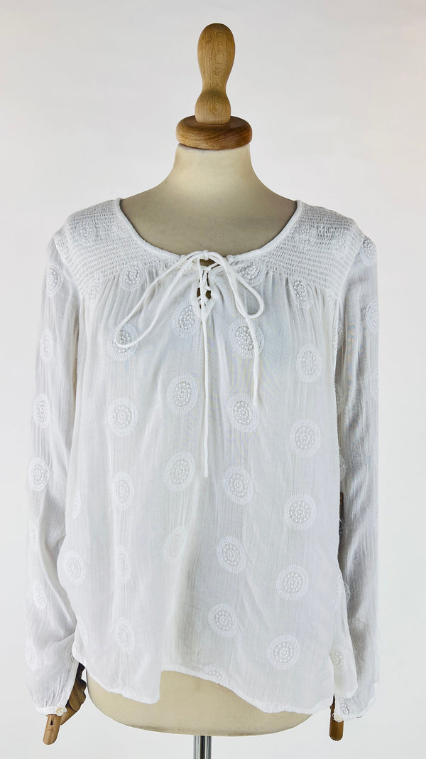 Blusa con laccetti al collo