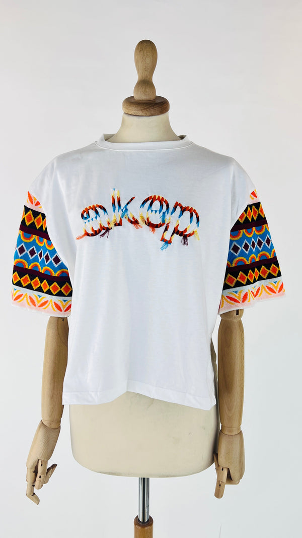 T-shirt crop con maniche in maglia