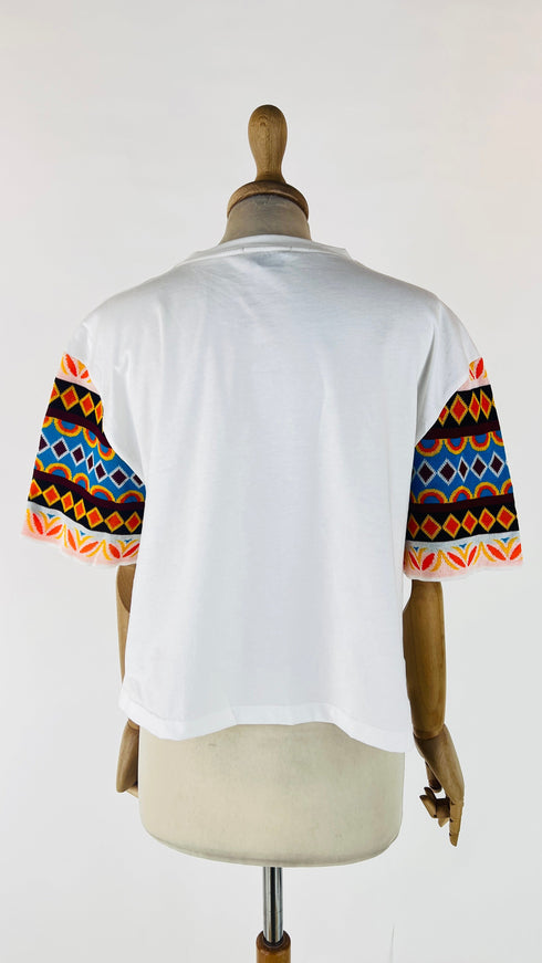 T-shirt crop con maniche in maglia