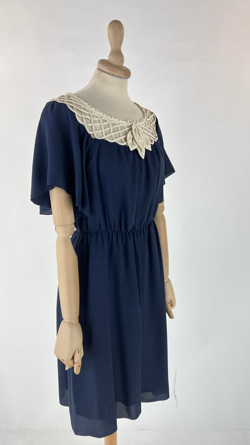 Abito midi con scolllo a rosono