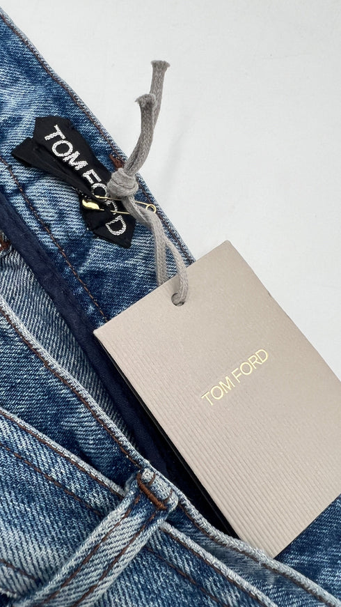 Shorts in jeans con cartellino