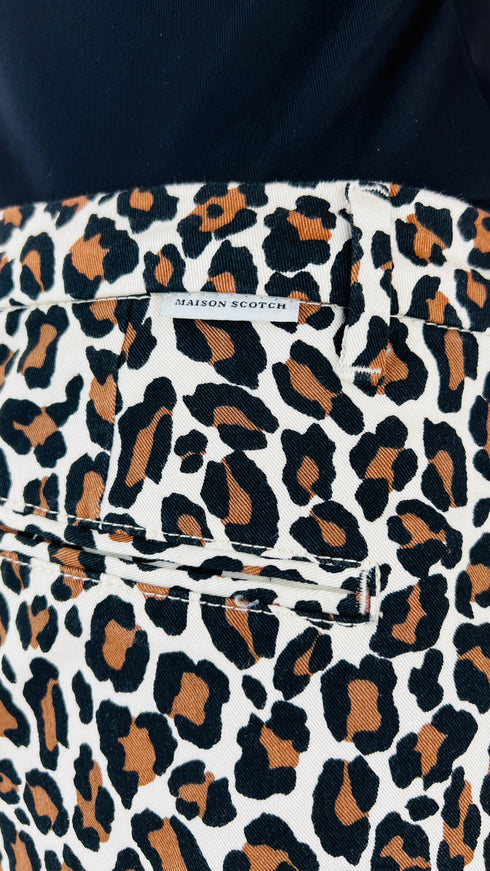 Pantaloncini animalier con cartellino